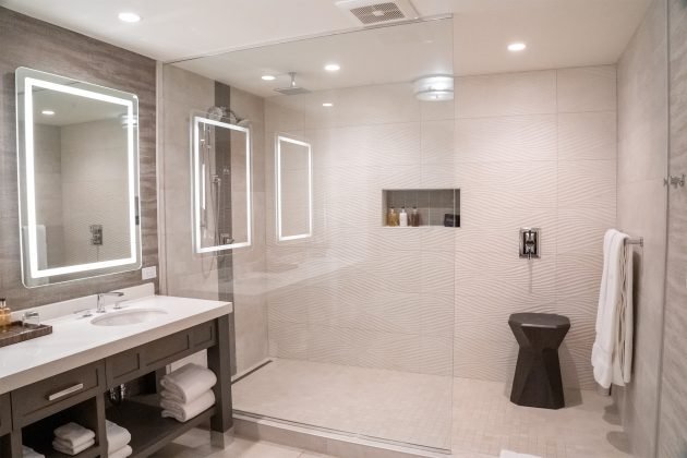 Garden of the Gods Resort standard suite bathroom