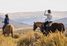 3 Great Ways to Not Golf People riding horses