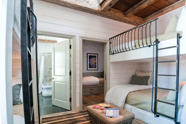 Eleven Scarp Ridge Lodge room