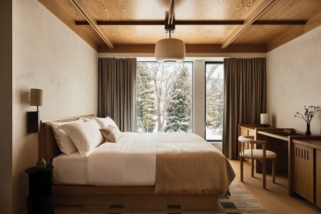 Guest room at the Mollie Aspen.