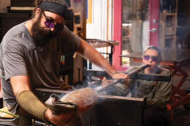 Martin Gerdin glassblows