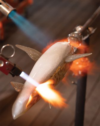 Martin Gerdin glassblows