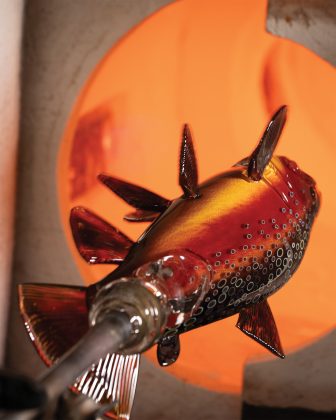 Martin Gerdin glassblows