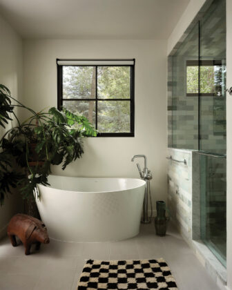 Bathroom with bathtub of the Basalt home by Studio Lambiotte.